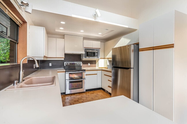 Building Photo - 5120 NE 54th St