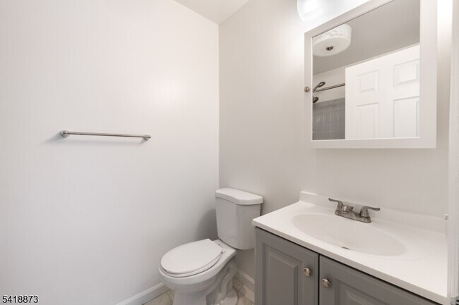 Building Photo - 11 Colton Cir