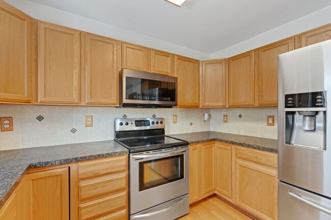 Building Photo - Spacious 5-Bedroom, 4-Bathroom home in Wes...