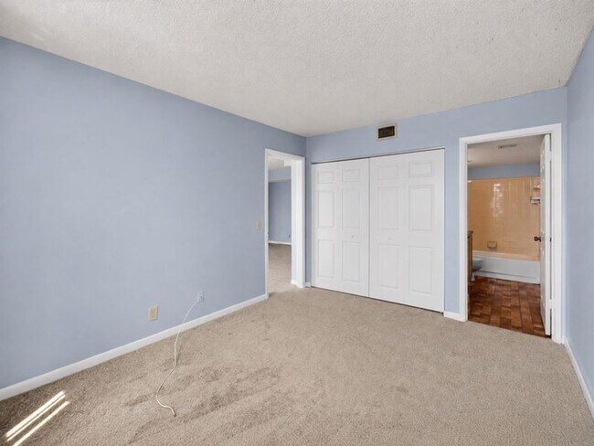 Building Photo - 724 Executive Center Dr