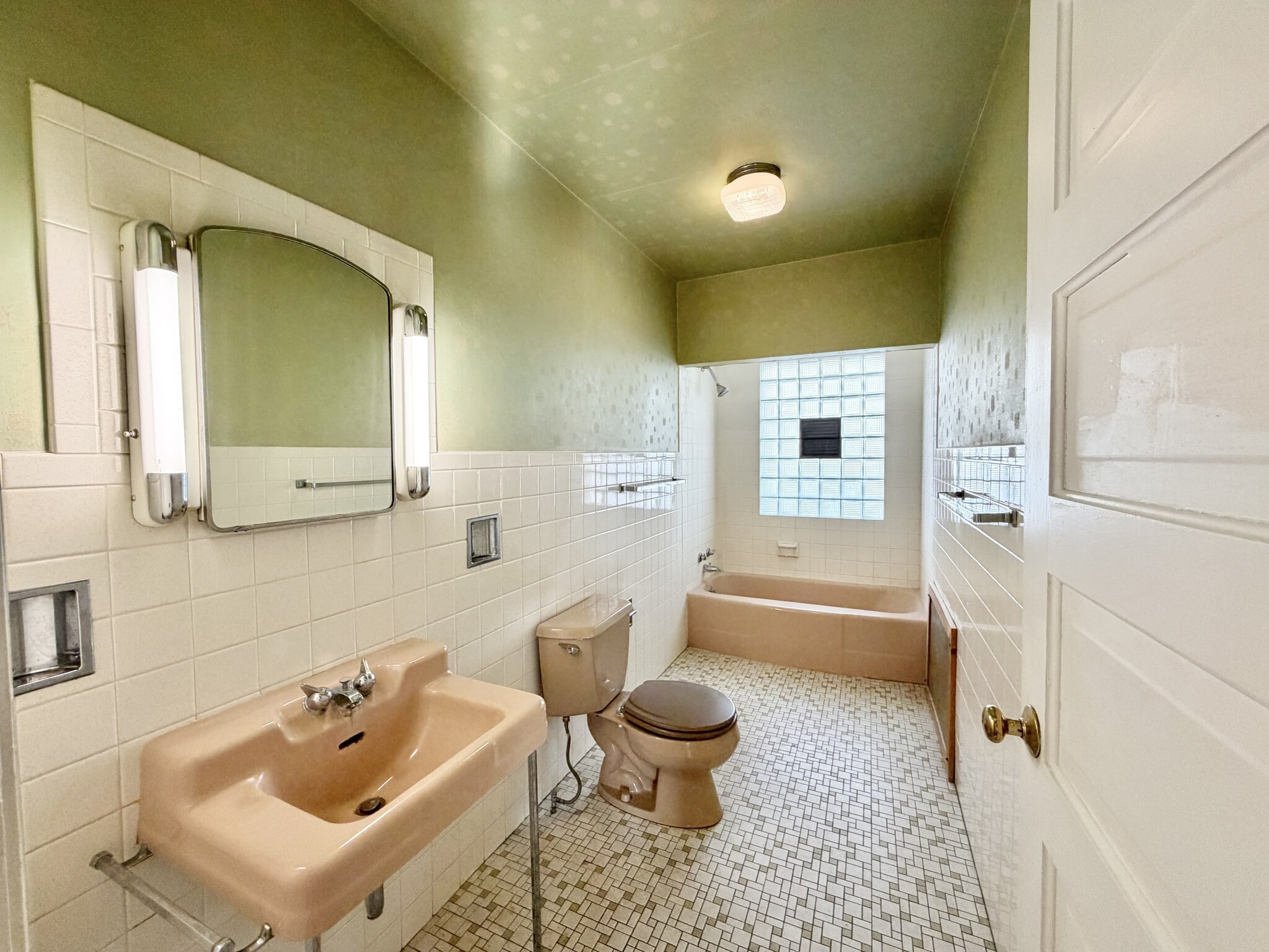 Building Photo - 715 Bushnell St