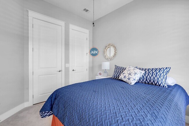 Building Photo - Beautiful custom home in Hampton Lake!