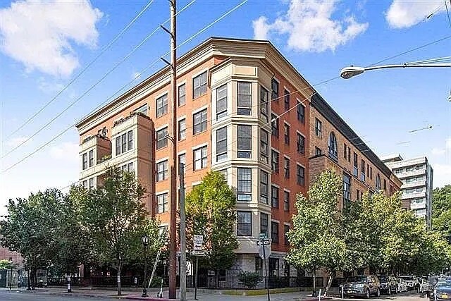 Primary Photo - 830 Monroe St