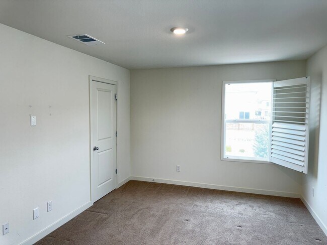 Building Photo - Beautiful Newer 3 Bedroom Townhome in the North Valleys!