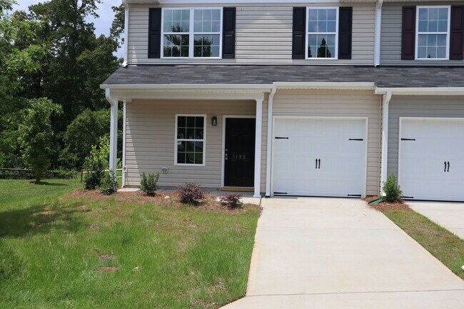 Building Photo - Two bedroom, 2.5 bath townhome in Ridge Creek, Whitsett
