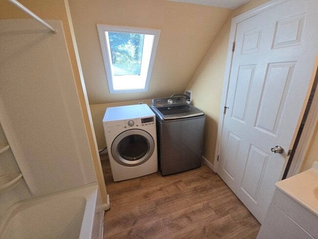 Building Photo - 210 County St