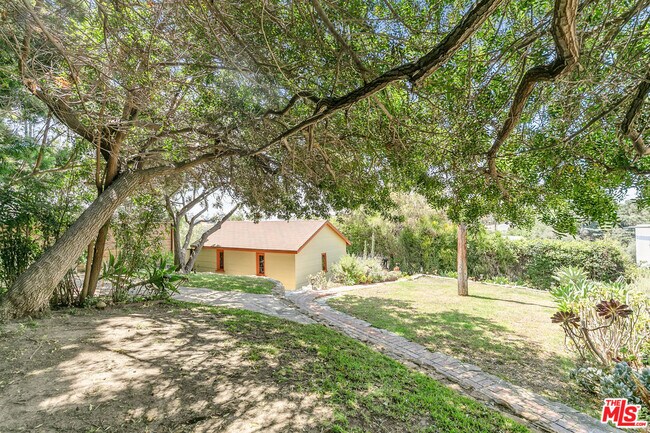 Building Photo - 2021 Park Dr
