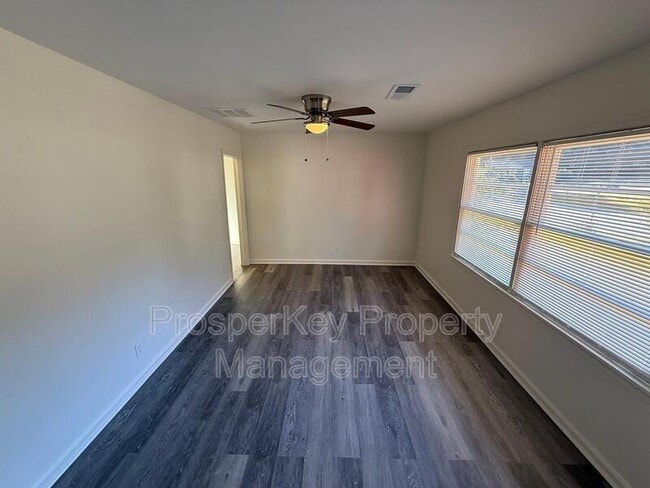 Building Photo - 828 Pamela Dr