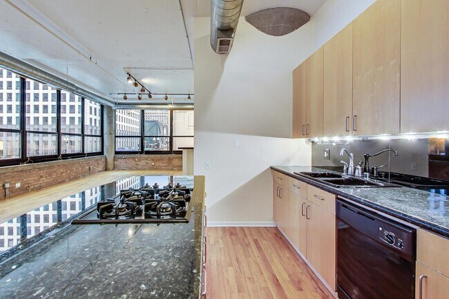 Building Photo - 130 S Canal St