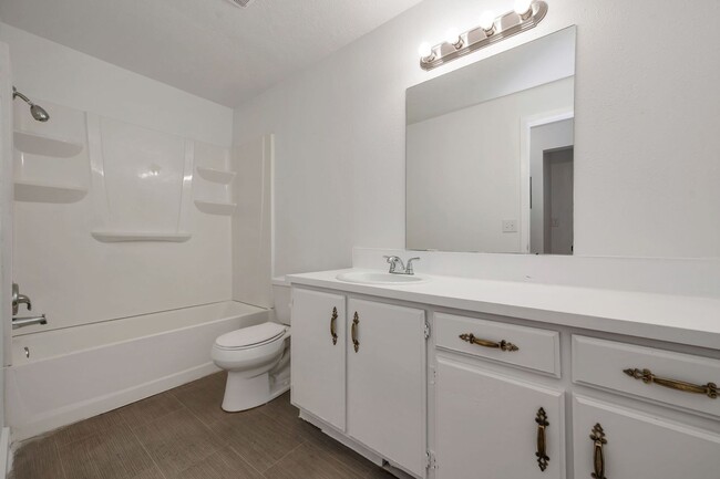 Building Photo - Newly Remodeled 2 Bed 1 Bath Duplex in West Valley
