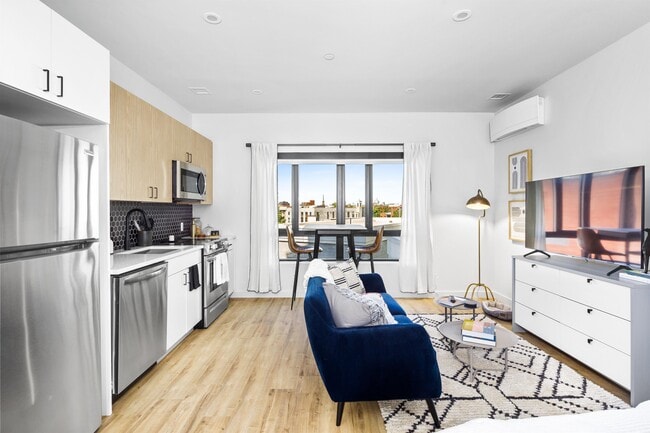 Building Photo - Mosaic