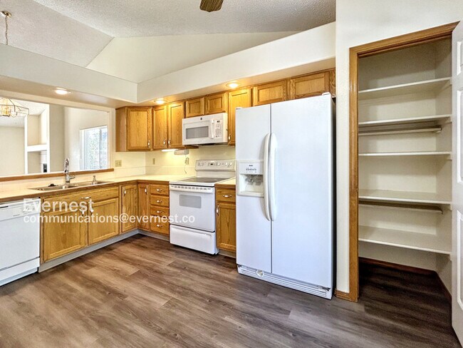 Building Photo - 4939 Chariot Dr