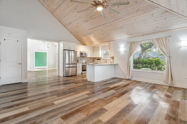 Building Photo - Beautifully Updated Home in Navarre!