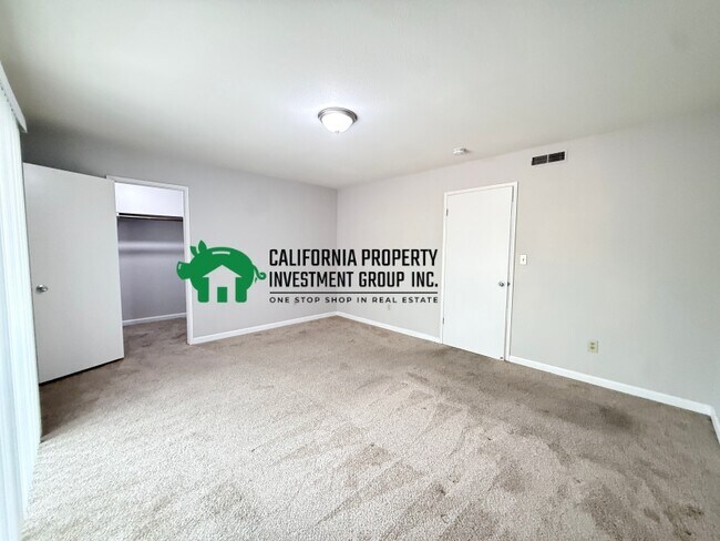 Building Photo - 5422 Marconi Ave