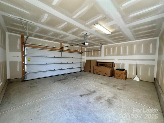 Building Photo - 403 Wescott St