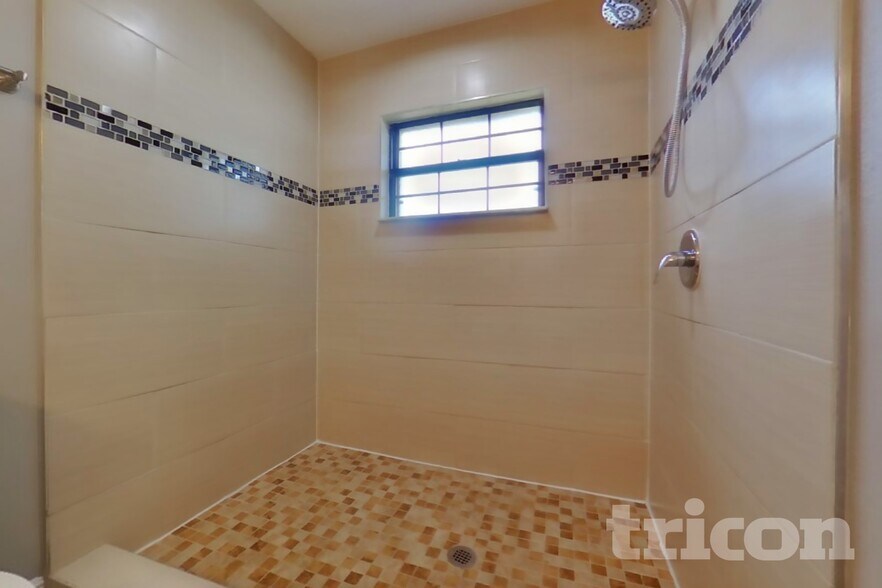 Building Photo - 12449 Blue Heron Way