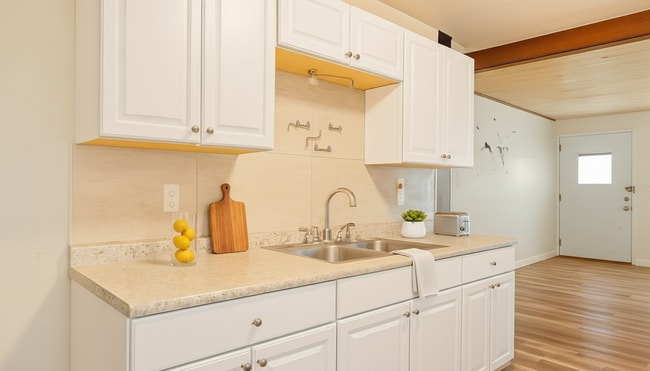Building Photo - Your Timeless Haven in St. Paul for $2,199/month! $250 OFF 1st MONTH!