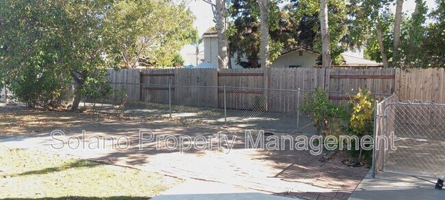 Building Photo - 3210 Mustang Cir