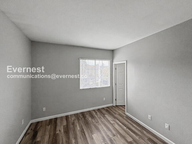 Building Photo - 1090 Azalea Ln