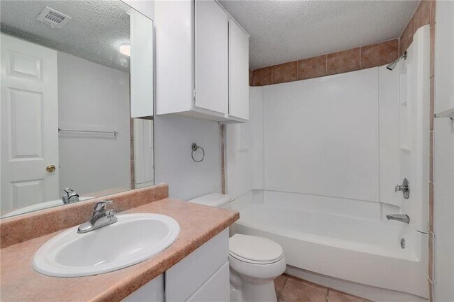 Building Photo - 2401 Leon St