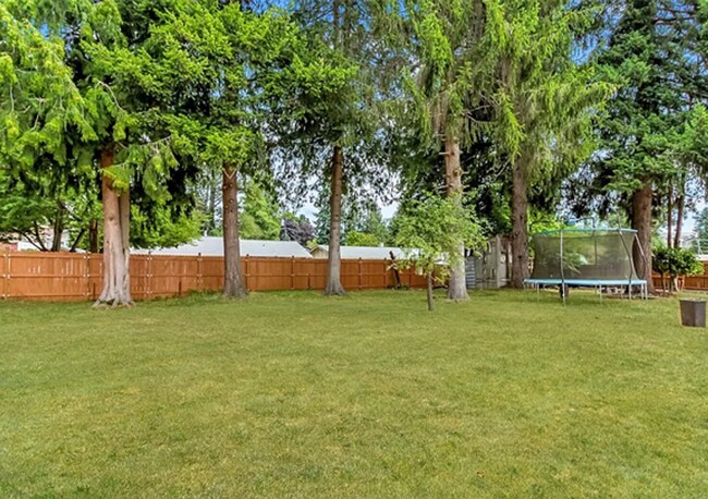 Building Photo - Beautiful 3 Bedroom Home on Spacious Lot in Federal Way