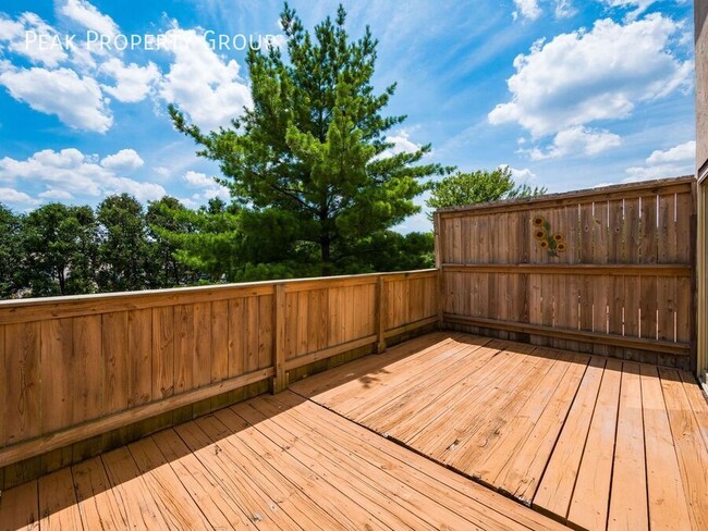 Building Photo - 1979 Drury Ln