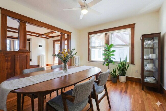 Building Photo - Stunning, Renovated, Spacious 2 Bed / 1 Bath in North Quincy