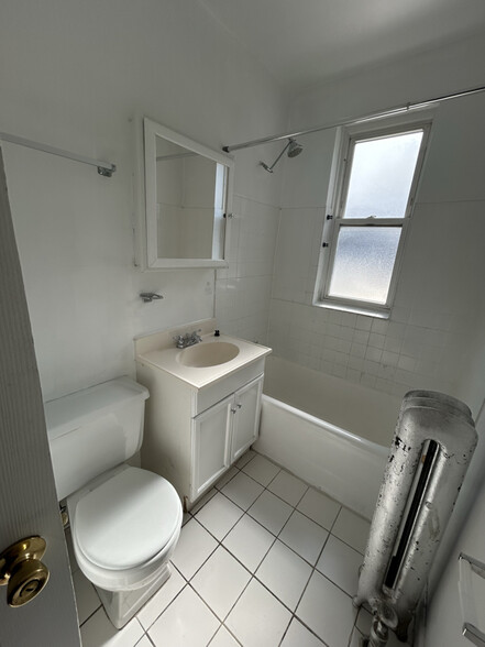 Building Photo - 4409 N Kenneth Ave