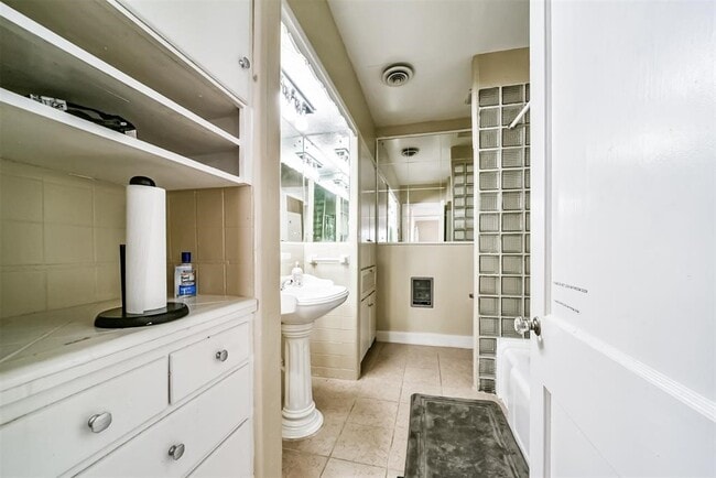 Building Photo - 3423 Ozark St