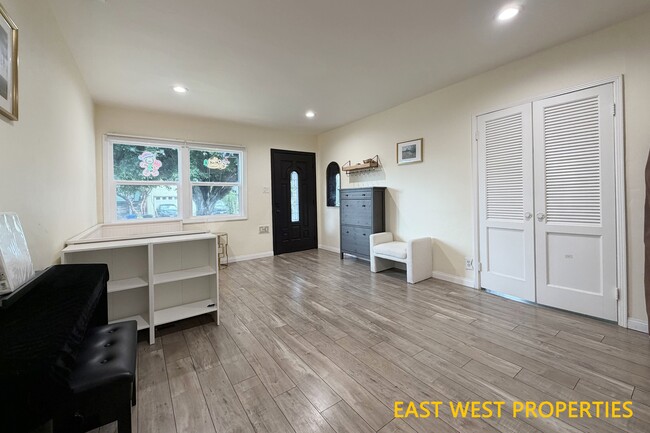 Building Photo - 4337 Coolidge Ave