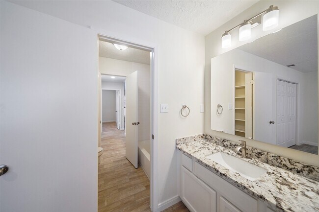 Building Photo - 22810 Dairy Gate Dr