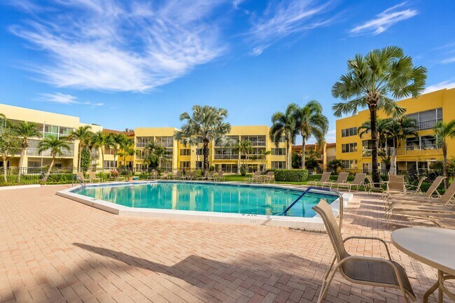 Building Photo - 6700 Royal Palm Blvd