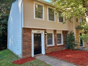 Building Photo - 8893 Roberts Dr
