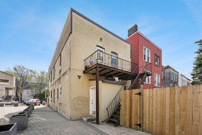 Building Photo - 7 Bender Pl