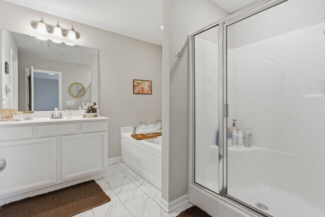 Building Photo - 220 Ruth Wy