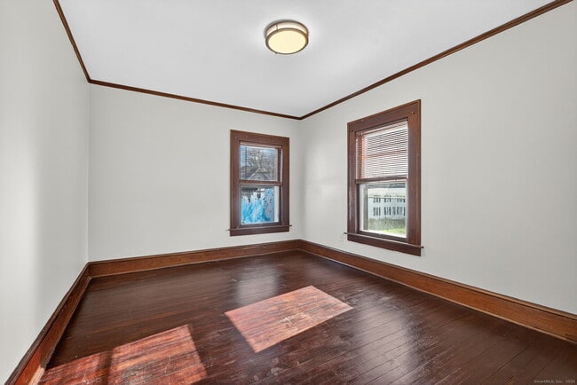 Building Photo - 12 N Main St