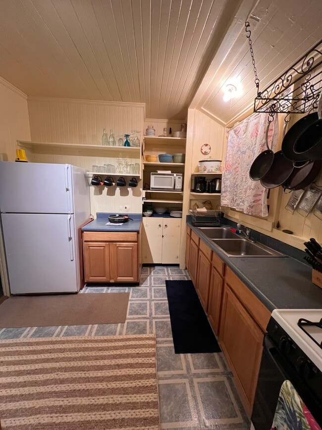 Building Photo - 546 Nani St