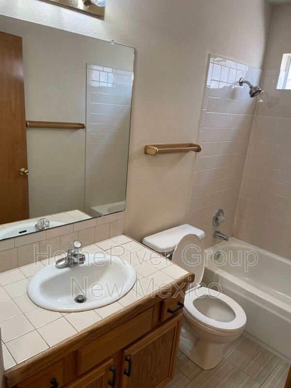 Building Photo - 2205 Sunstone Dr NW