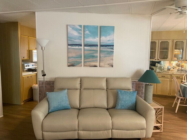 Building Photo - Spacious Home in peaceful Cul-de-sac