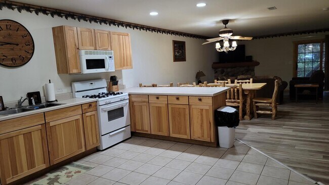 Building Photo - 2643 IL-178