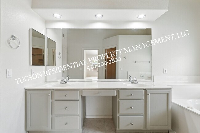 Building Photo - 11399 Silver Pheasant Loop
