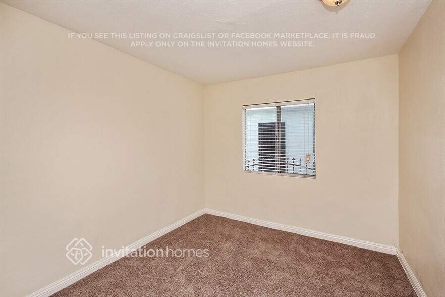 Building Photo - 1522 W 60th St