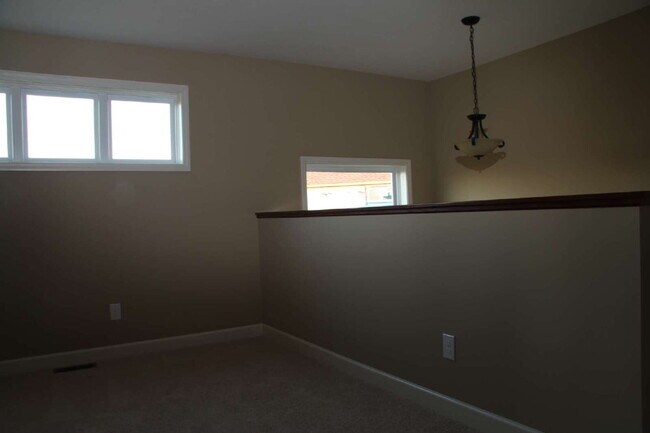 Building Photo - Stunning 5BR/3.5BA Single Family Home w/ 3...