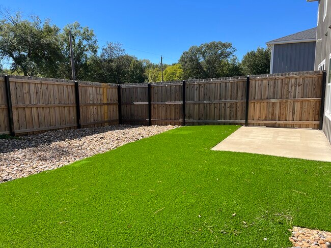 Back yard/patio - 10637 Brothers Ln