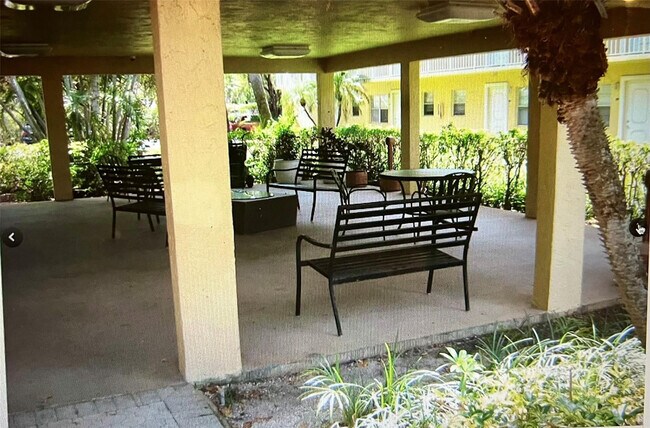 Building Photo - 5150 NE 6th Ave