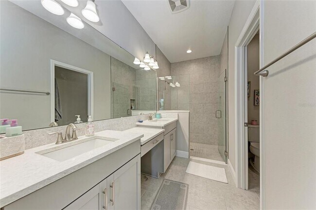 Building Photo - 12476 Oak Hill Way