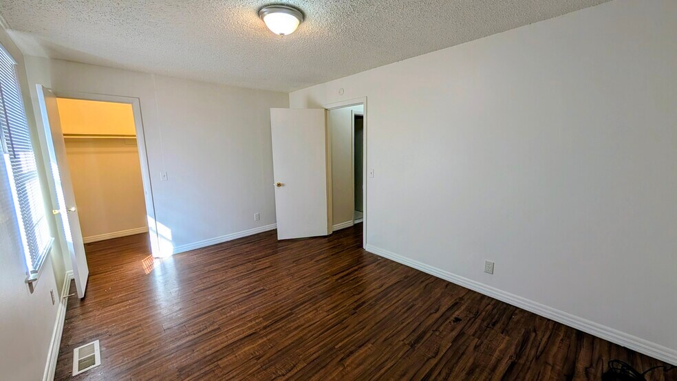 Building Photo - 2751 Park Dale Dr