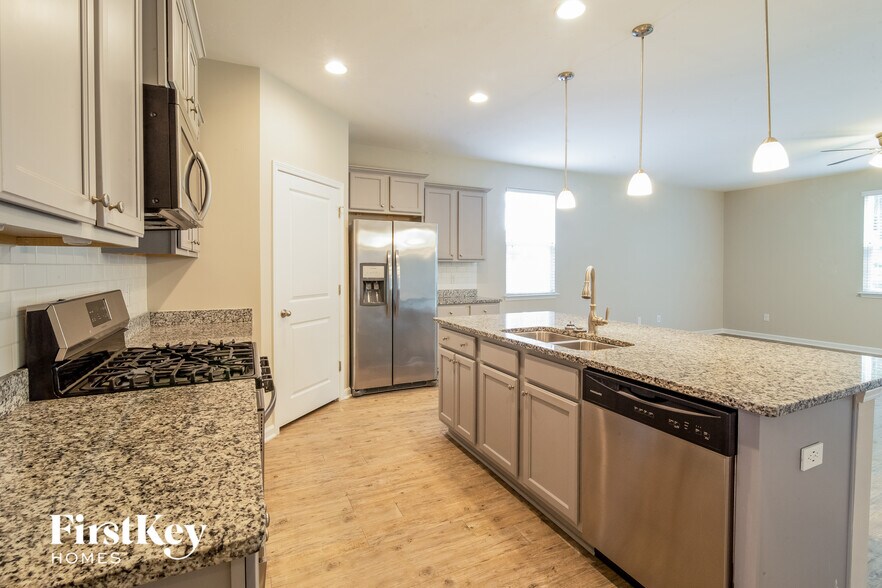 Building Photo - 510 Wayton Cir