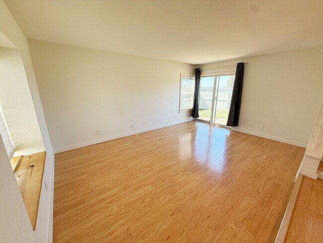 Building Photo - Stunningly Upgraded 3 Bed/2.5 Bath Home