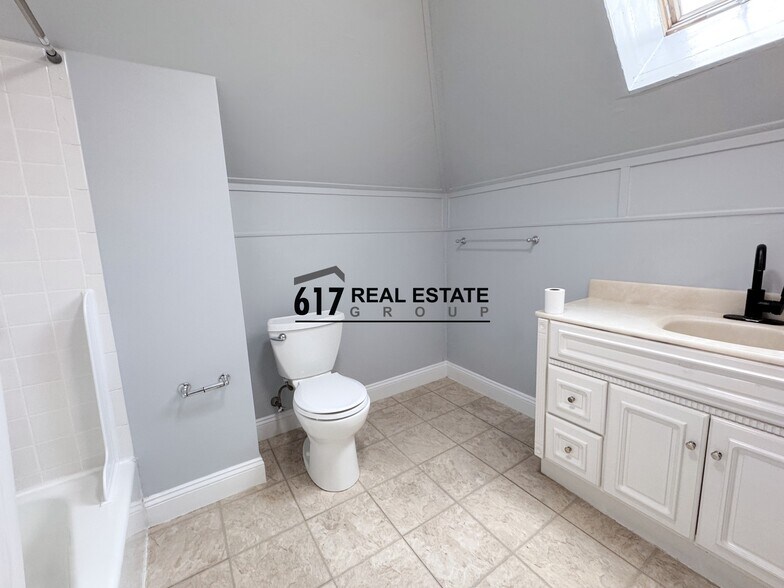 Building Photo - 26 Royal St